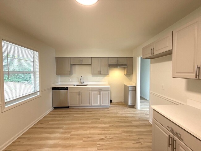 Building Photo - 5805 Blueridge Dr