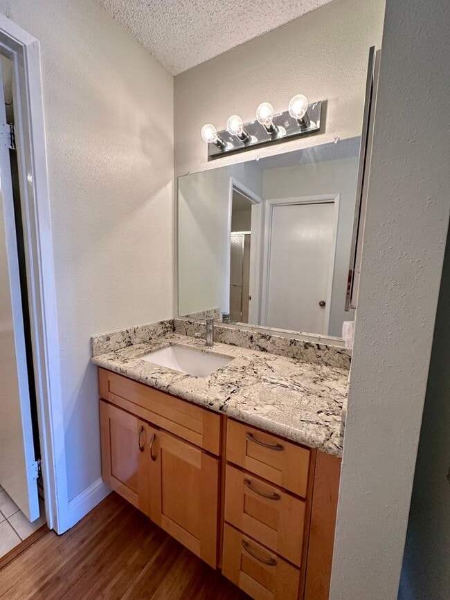 Building Photo - Spacious 2 Bed 2 Bathroom $2500!