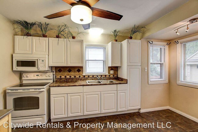 Building Photo - 3 br, 1.5 bath House - 7509 W. Burleigh St.