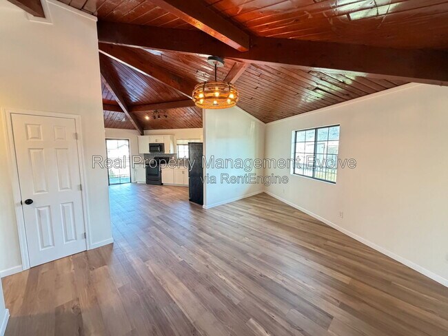 Foto del edificio - 4213 W Cheyenne Dr