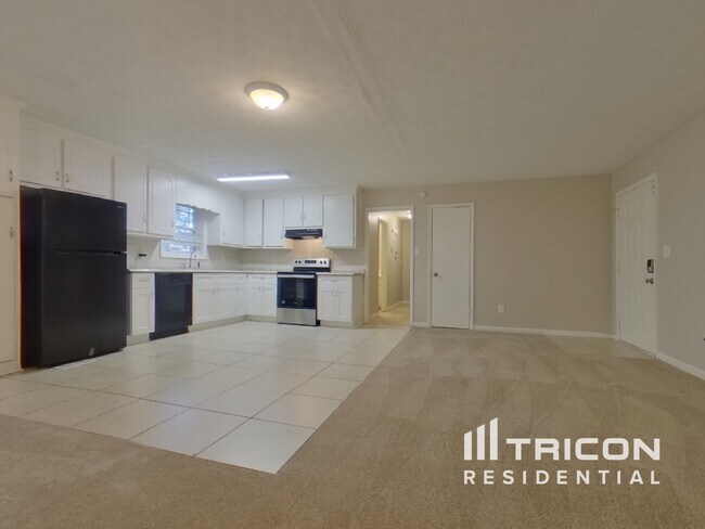 Building Photo - 6640 Valley Hill Dr
