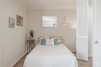 Studio - 500SF - Beach House Apartments