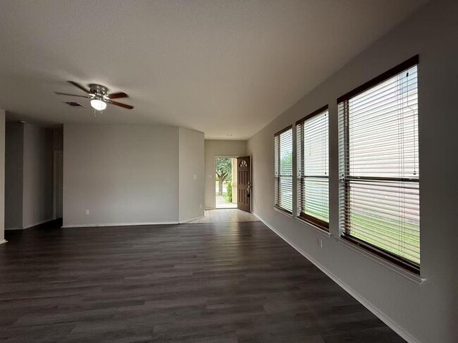 Building Photo - 1722 E Mesa Park Dr