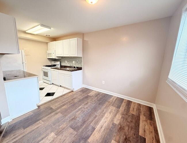 Building Photo - 2 Bedroom Condo near New Carrollton MARC t...