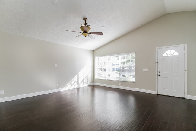 Foto del edificio - 2640 Woods Edge Cir