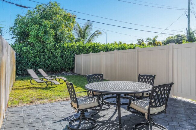 Building Photo - FTL Modern 1 Bed-1 Bath w/ Yard