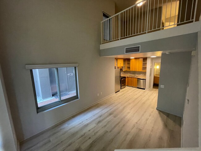 Foto del edificio - Gorgeous Modern 1 Bedroom Loft near Paseo ...