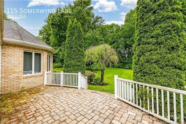 Foto del edificio - 115 Somerwynd Ln