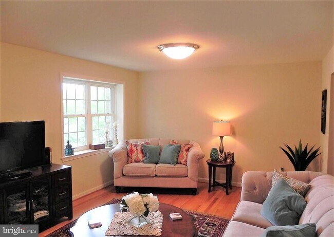 Foto del edificio - 2305 McGregor Ct