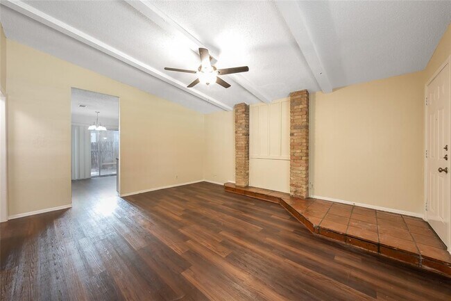 Foto del edificio - 1111 W Rundberg Ln