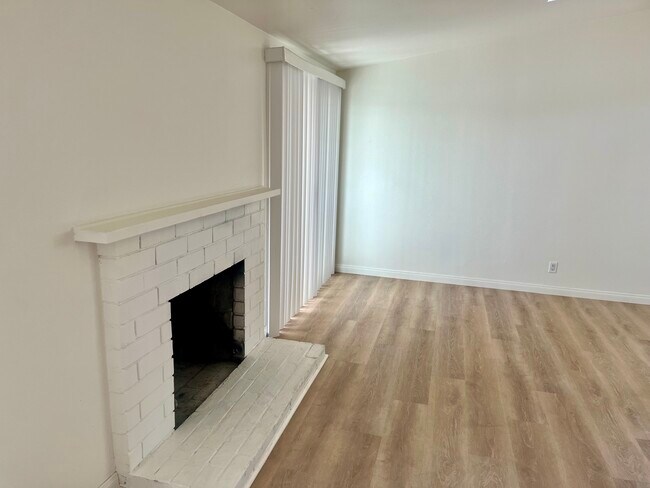 Building Photo - 1391 Baker St