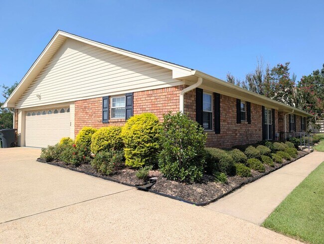 Foto del edificio - 516 Pine Hills Dr