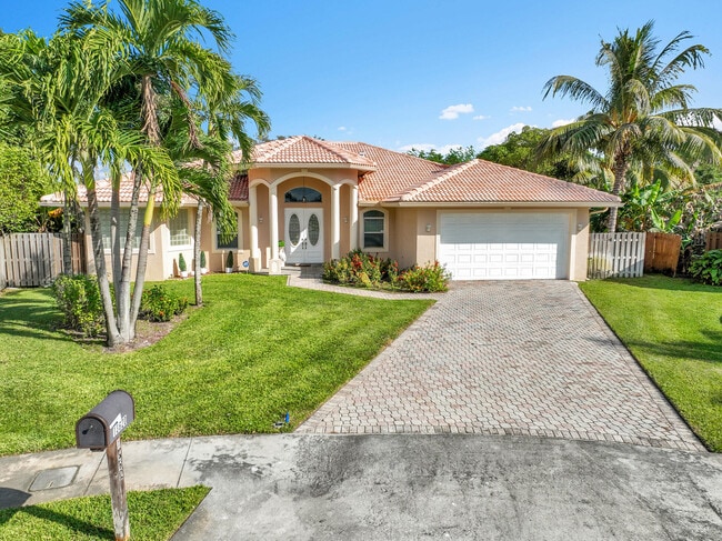 Foto del edificio - 13620 Folkestone Cir