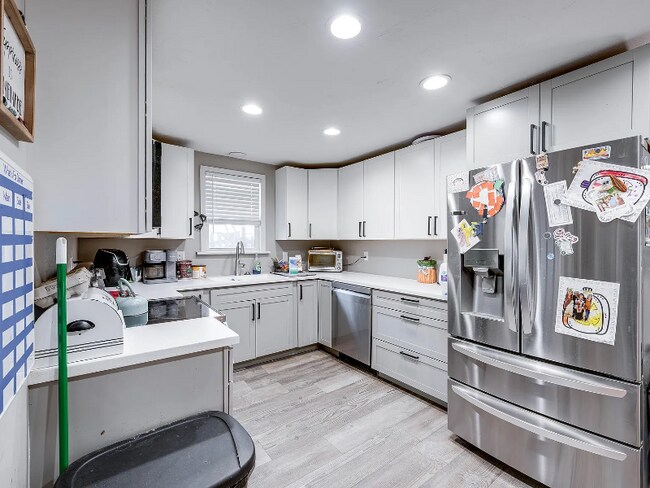 Building Photo - 705 S East St