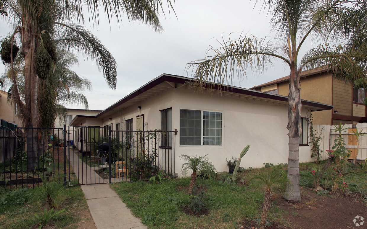 Foto principal - 4050-4058 42nd St