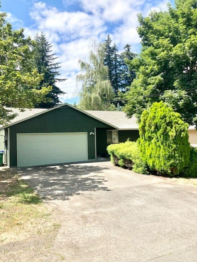 Primary Photo - Charming 3 Bedroom, 2 Bathroom Gresham Home