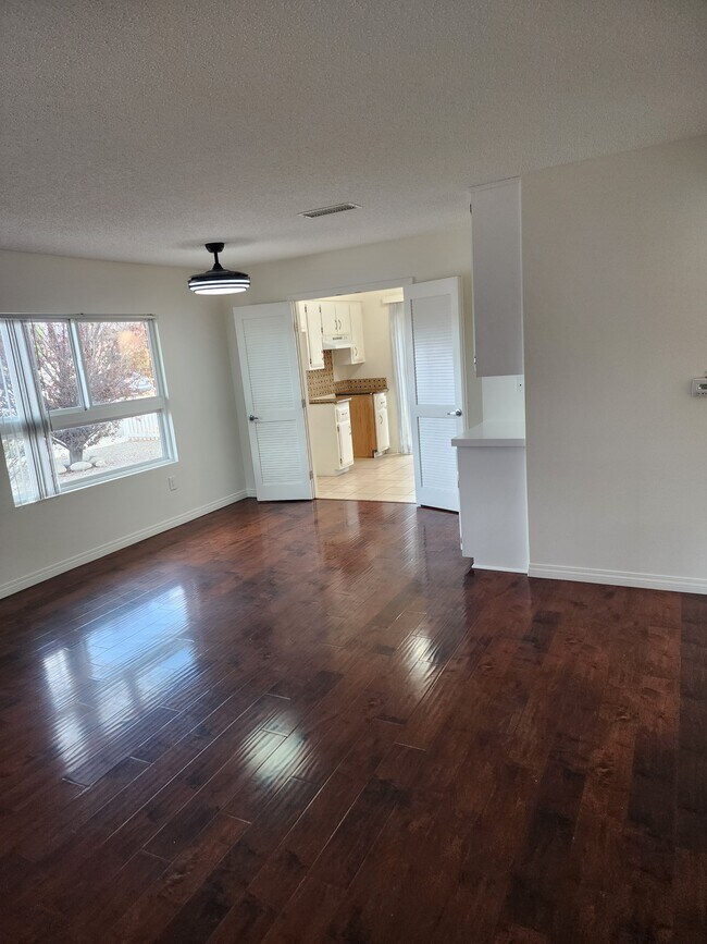 Sala de estar/comedor - 431 S Simpson Ave