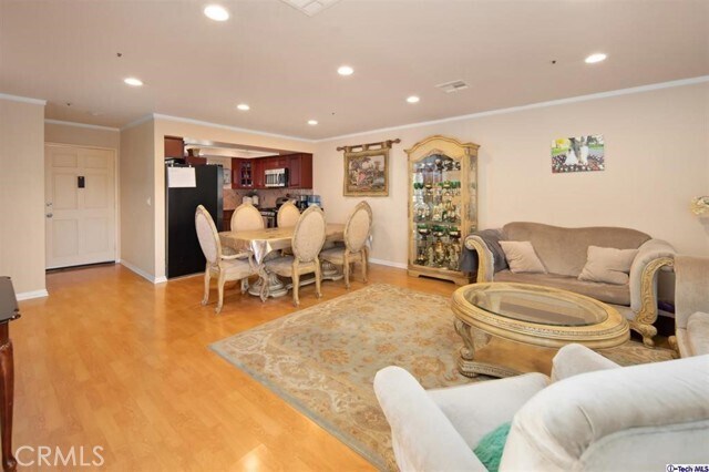 Foto del edificio - 1247 E Wilson Ave