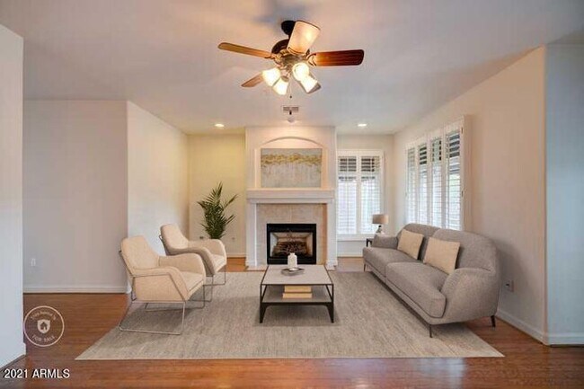 Foto del edificio - 241 W Portland St