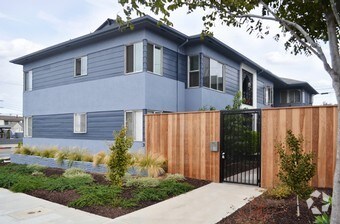 Primary Photo - 7095 W Manchester Ave