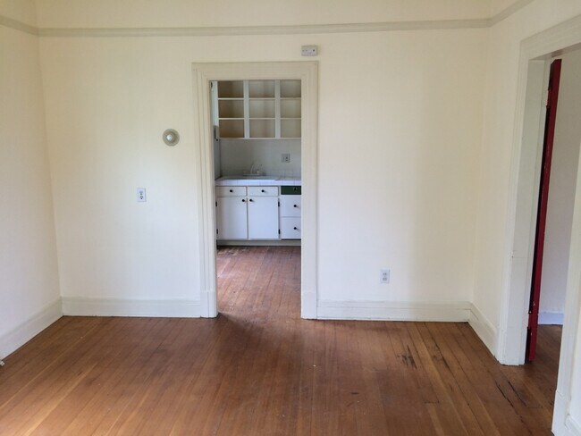 Foto del edificio - Quintessential 2 Bedroom House in Coveted ...