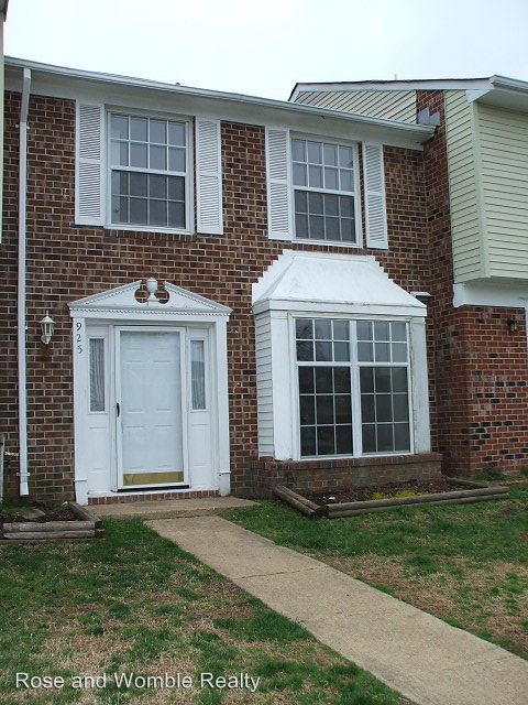 Primary Photo - 925 Westwind Pl