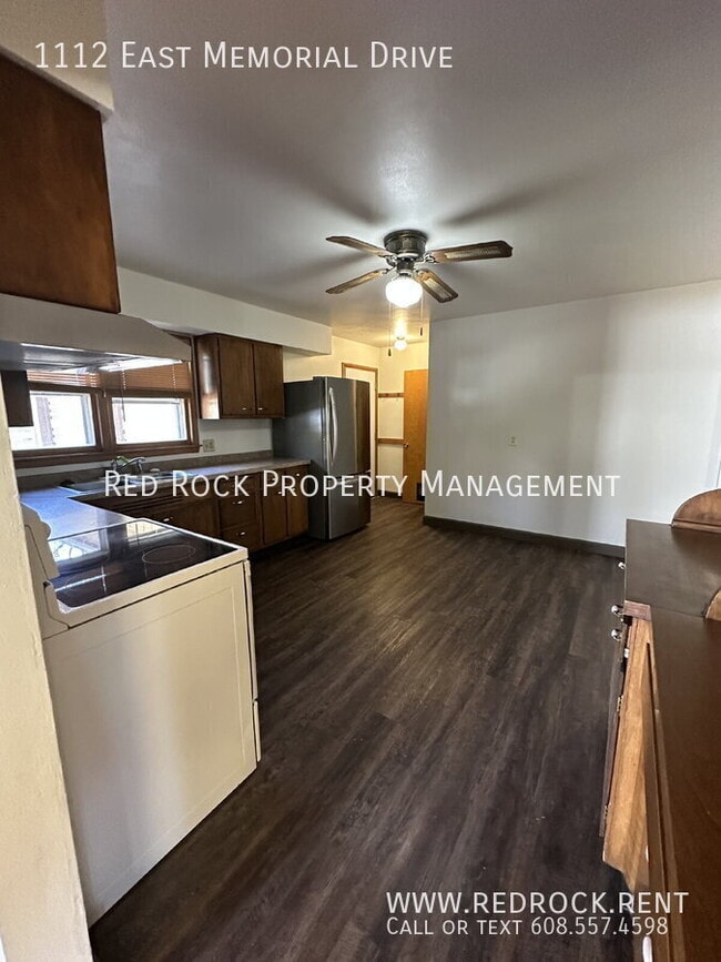 Building Photo - 1112 E Memorial Dr