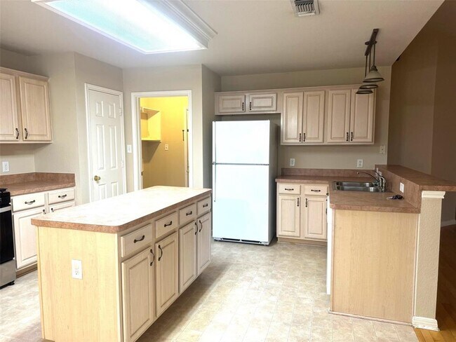 Foto del edificio - 521 Mockingbird Ln