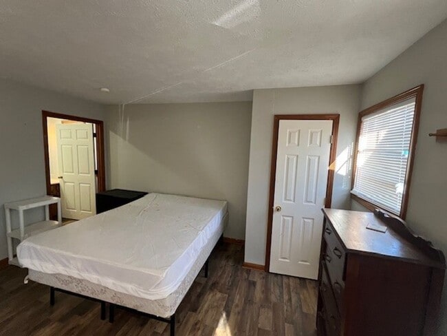 Foto del edificio - Cozy Fully Furnished 1B/1B Cottage Available in Sulphur