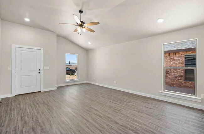 Building Photo - 2145 Langford Ave