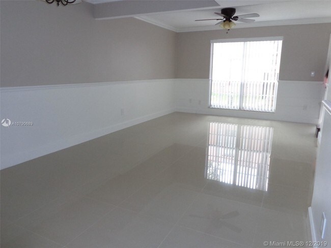 Building Photo - 10756 N Kendall Dr