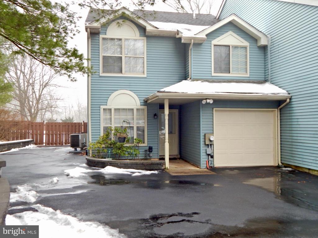 Primary Photo - 101 Sarahs Ln