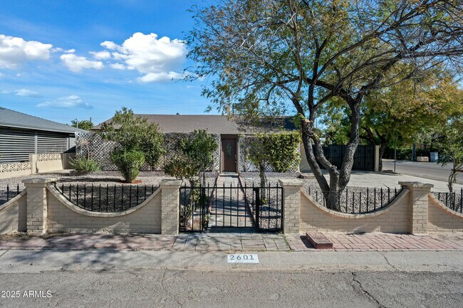 Foto del edificio - 2601 N 51st St