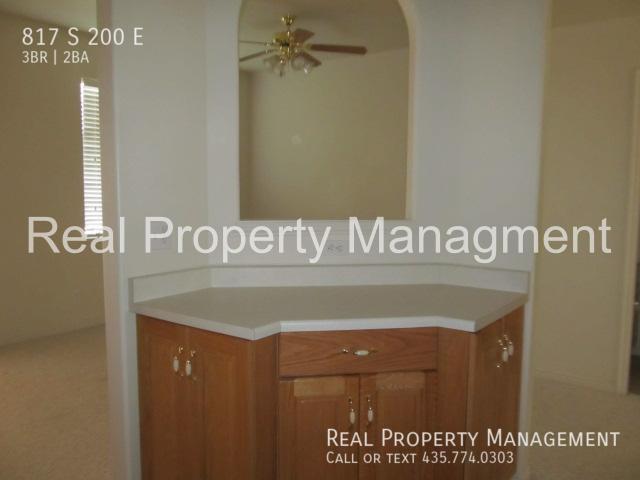 Foto del edificio - 3 Bedroom Townhome in Smithfield.  Availab...