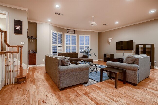 Building Photo - 507 Detering St