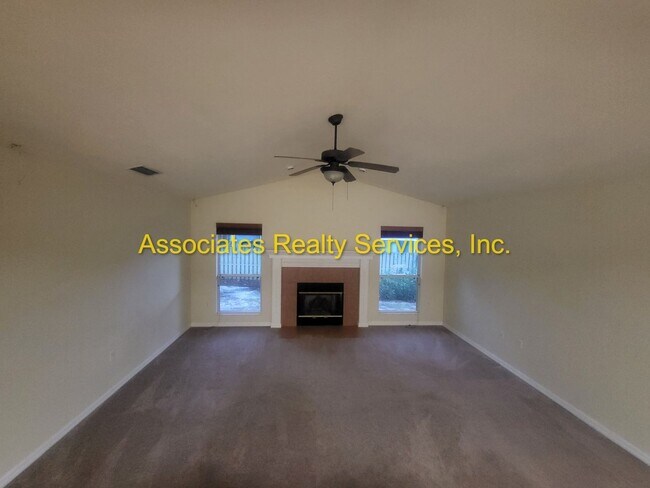 Foto del edificio - 3 bedroom with office-  STEAL!  LOOK!