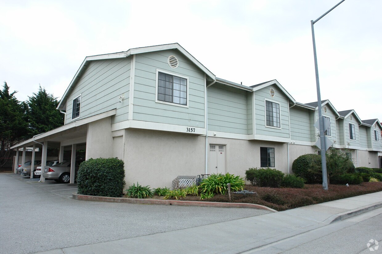 Building Photo - 3157 Eucalyptus St