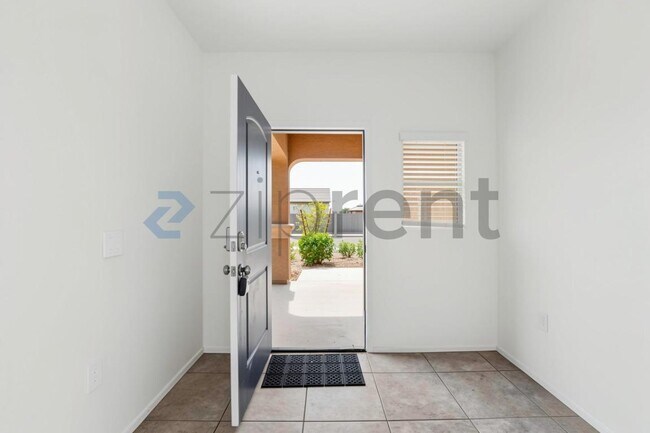 Building Photo - Unit