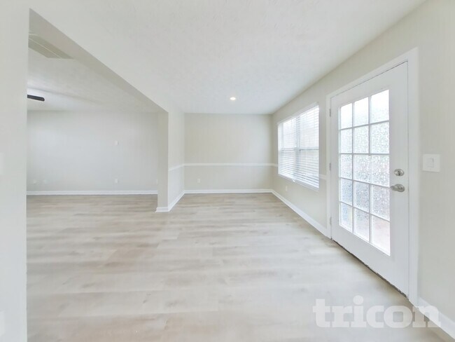 Foto del edificio - 5160 Tussahaw Crossing