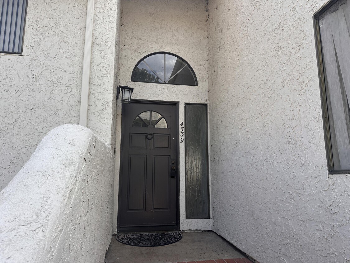 Primary Photo - 4539 Villas Dr