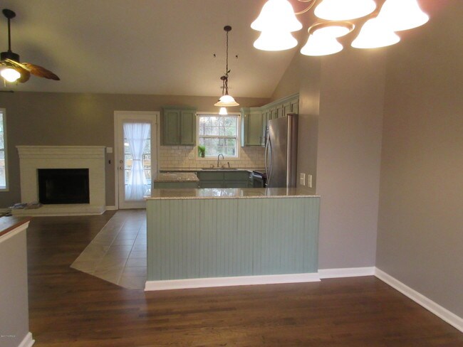 Foto del edificio - 703 Riva Ridge Rd