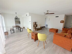 Building Photo - 9700 E Bay Harbor Dr