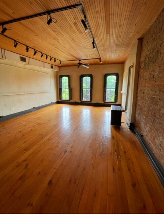 30 Public Sq Unit Penthouse, Medina, OH 44256 Apartments in Medina