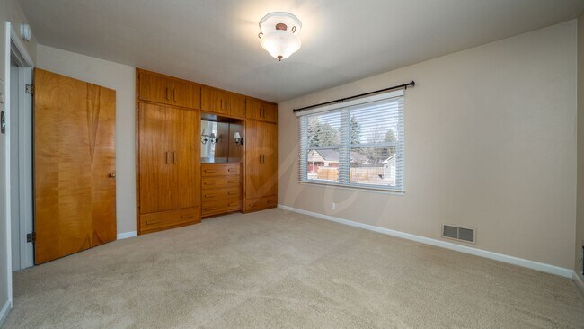 Building Photo - Charming Rancher in Cheyenne Mountain
