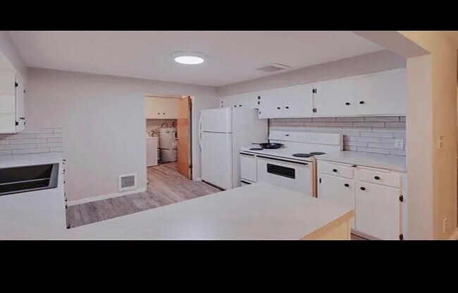 Building Photo - 9721 E Maringo Dr