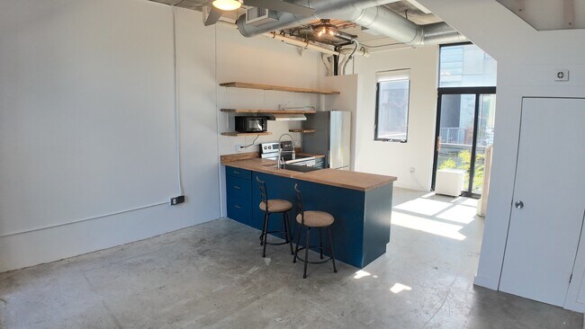 Building Photo - 2406 De Soto Ave