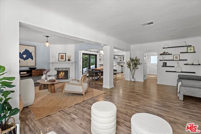 Foto del edificio - 4104 Saugus Ave