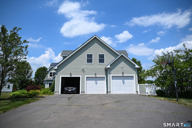 Building Photo - 19 Longview Dr