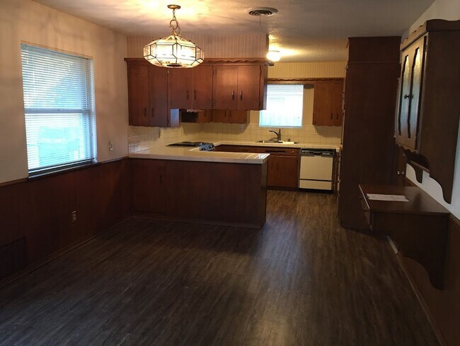 Building Photo - Warr Acres 3 bed 2 bath home!