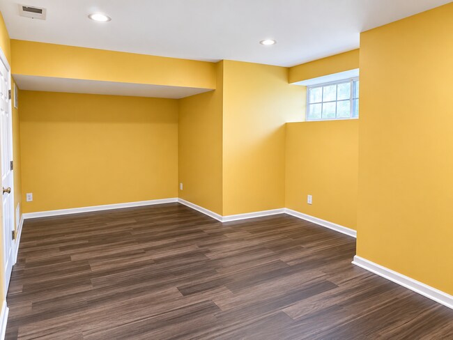 Building Photo - 9 Clearbrook Ln
